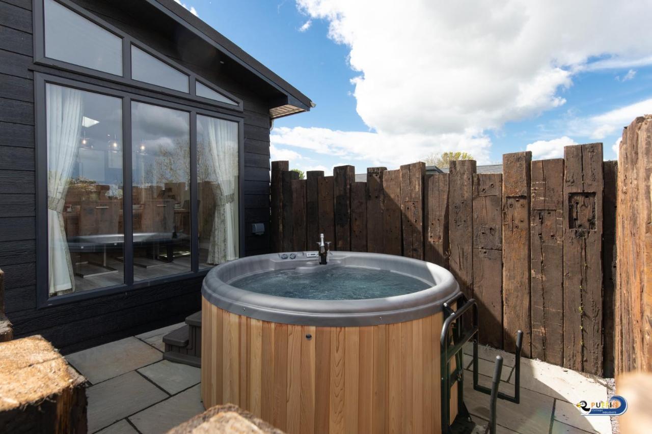 Trevelyn Lodge - Luxury Lodge, Hot Tub, Close To Beach Penally Exterior photo